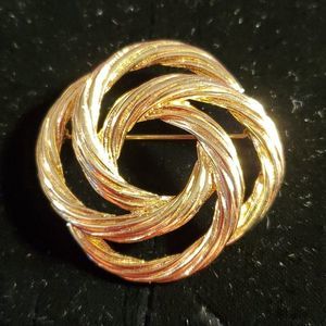 Monet Twisted Rings Love Knot Pin Brooch Circles Vintage‎ Gold Swirls Rope 80's